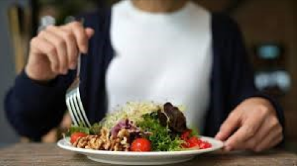  Comer más lento ayuda a evitar comer en exceso, mejora la digestión y podría reducir el riesgo de obesidad, según especialistas en nutrición